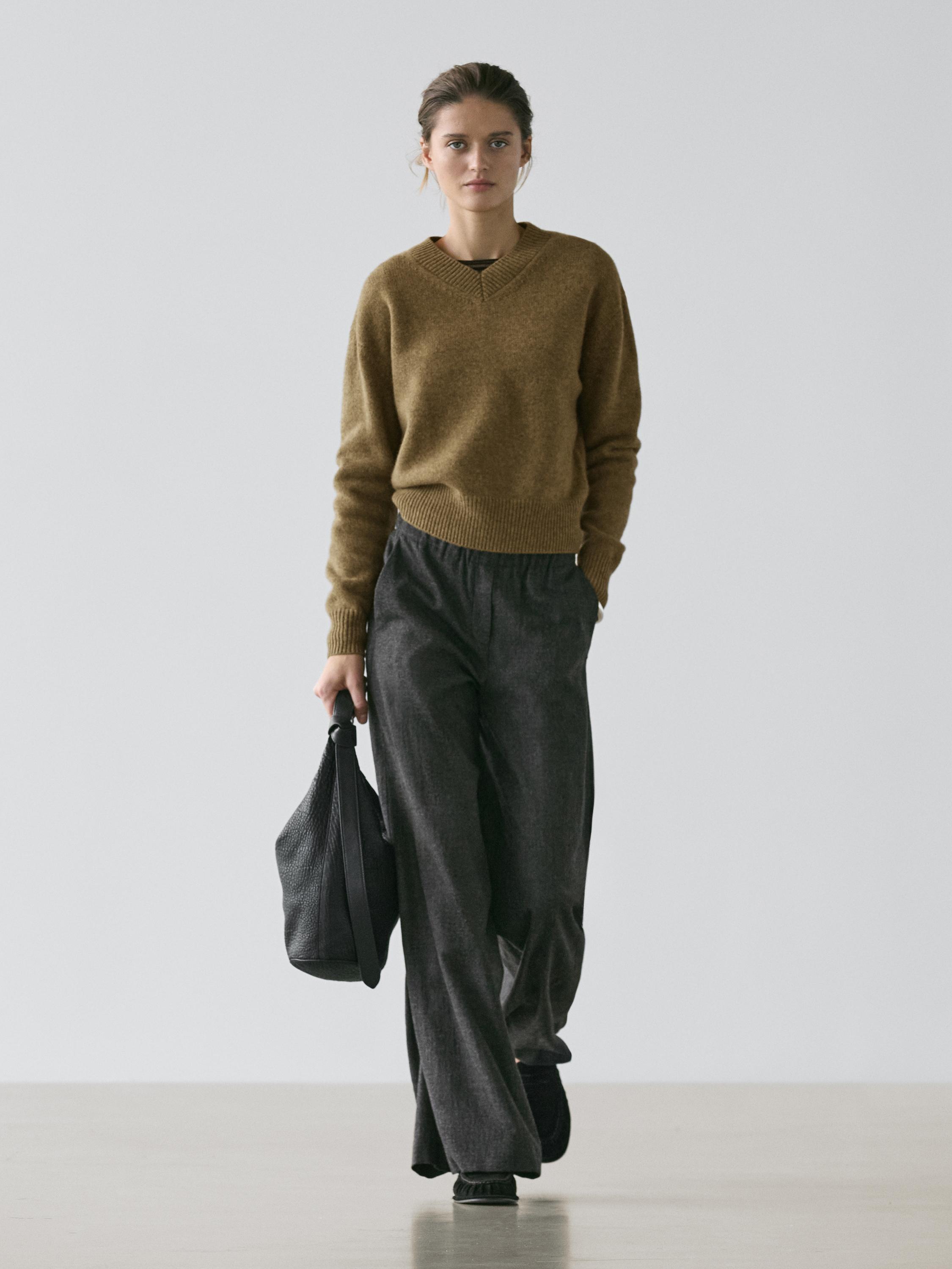 Wool V-neck knit sweater